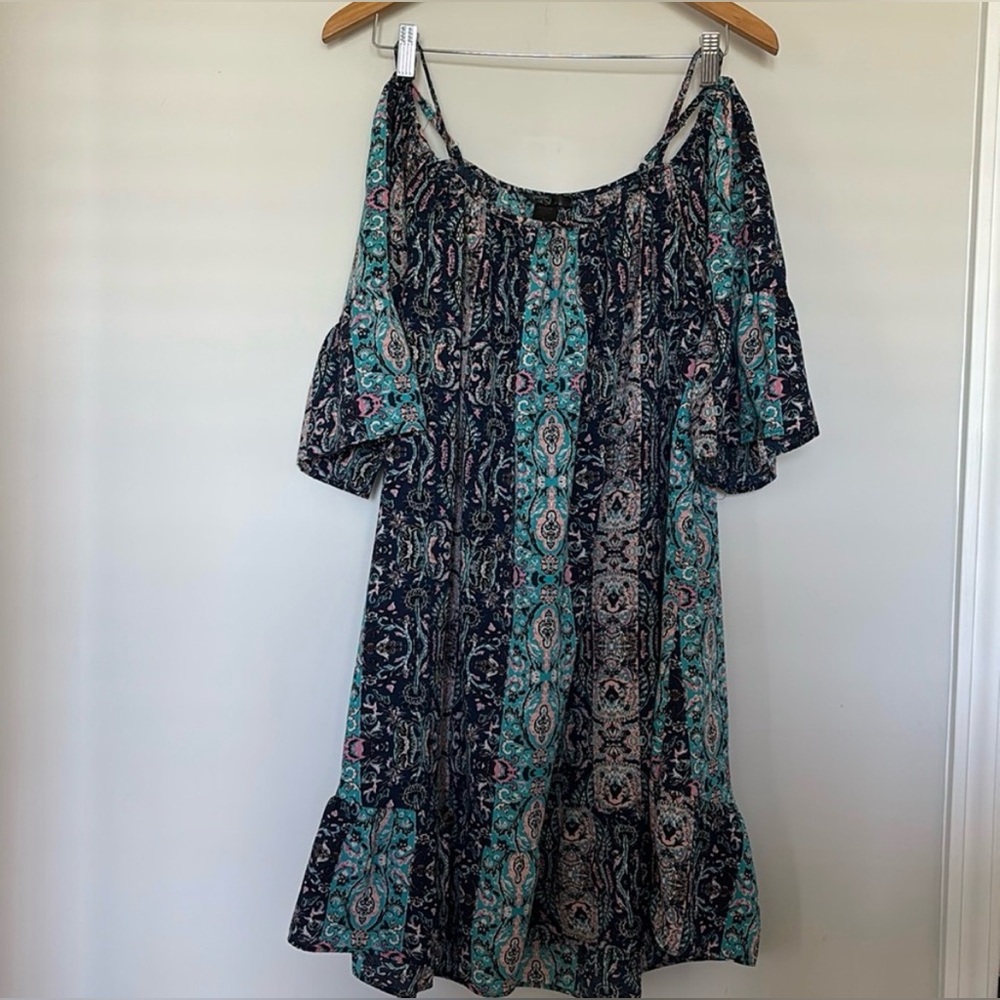 Vasna Paisley Print Dress with Bell Sleeves & Cold Shoulder Women’s XL Excellent